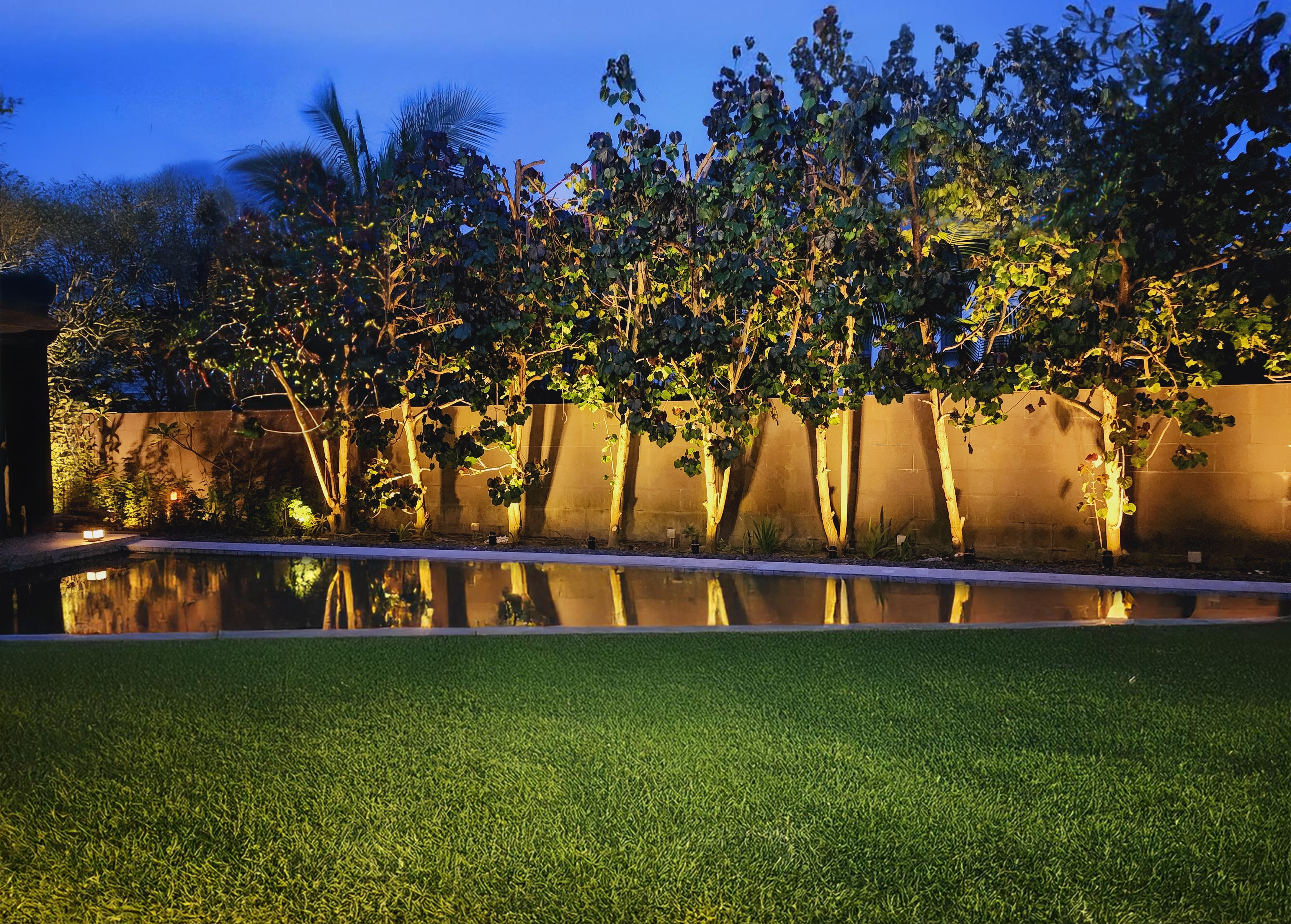 Superbeam 60W Solar SpotLight